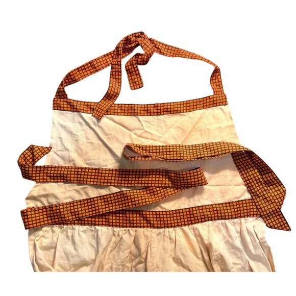 Vtg Pier 1 "The Witch Is In" Halloween Apron With Orange Check Straps & Ruffle H - Picture 3 of 5
